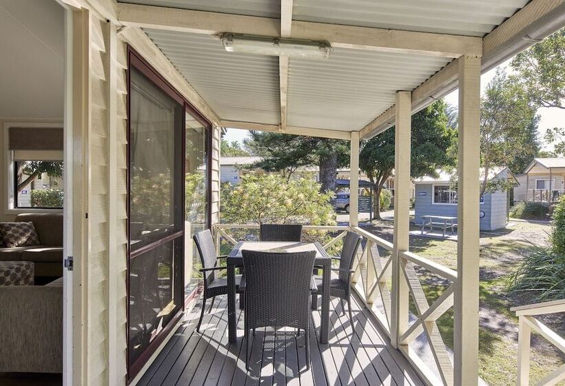 Отель Nrma Sydney Lakeside Holiday Park