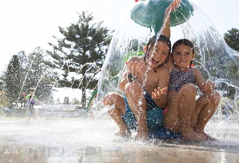 Отель Nrma Sydney Lakeside Holiday Park
