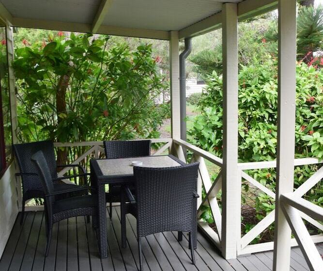 Отель Nrma Sydney Lakeside Holiday Park