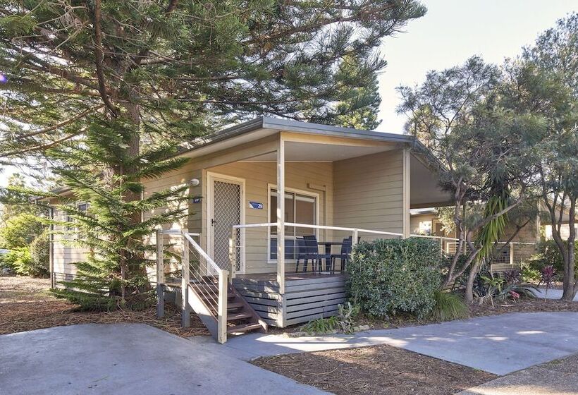 Отель Nrma Sydney Lakeside Holiday Park