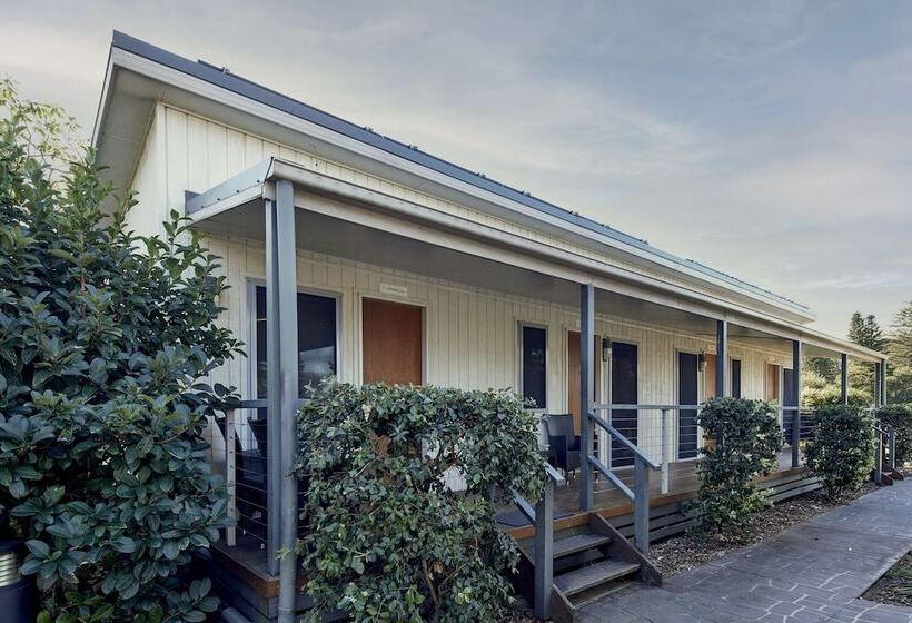 Отель Nrma Sydney Lakeside Holiday Park