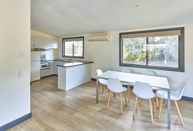 Отель Nrma Sydney Lakeside Holiday Park