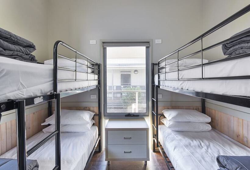 Отель Nrma Sydney Lakeside Holiday Park