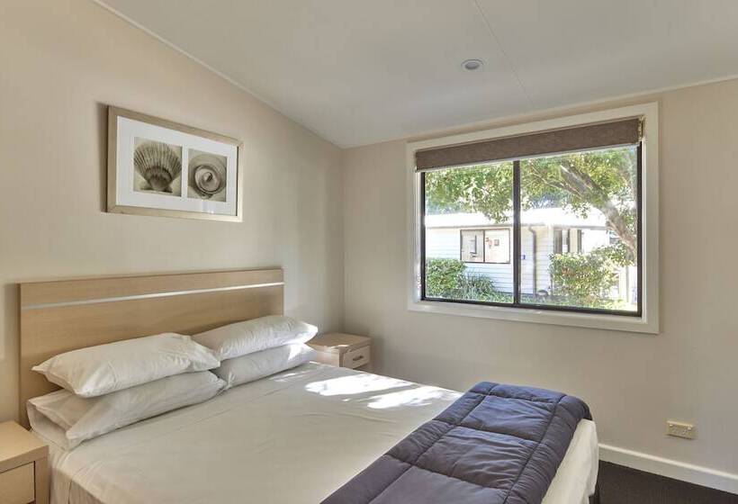 Отель Nrma Sydney Lakeside Holiday Park