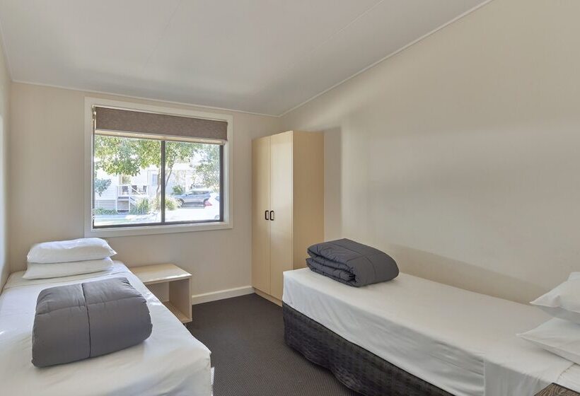 Отель Nrma Sydney Lakeside Holiday Park