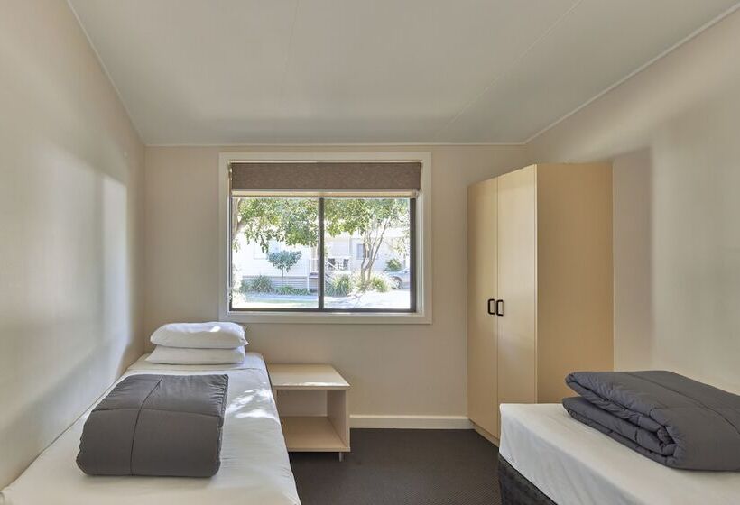 Отель Nrma Sydney Lakeside Holiday Park