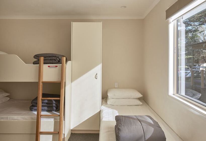 Отель Nrma Sydney Lakeside Holiday Park