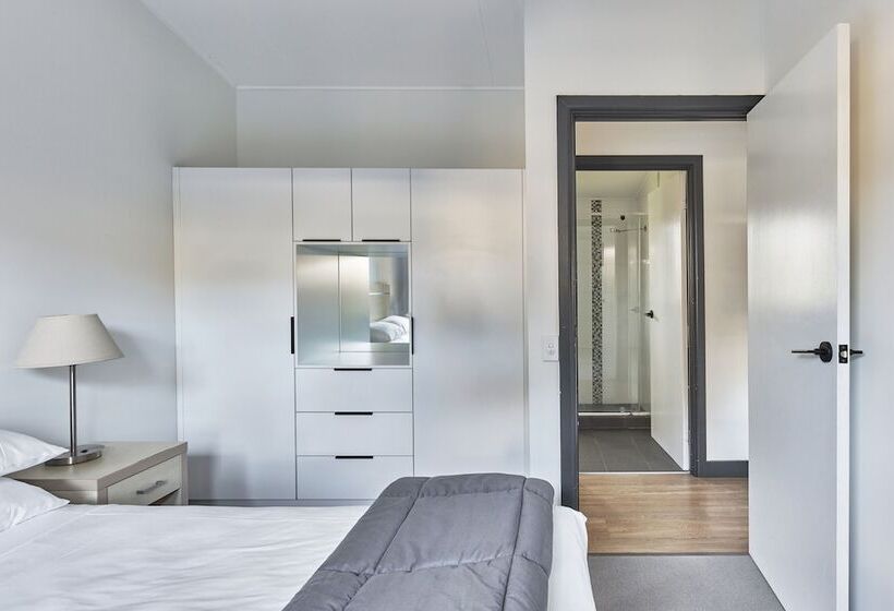 Отель Nrma Sydney Lakeside Holiday Park