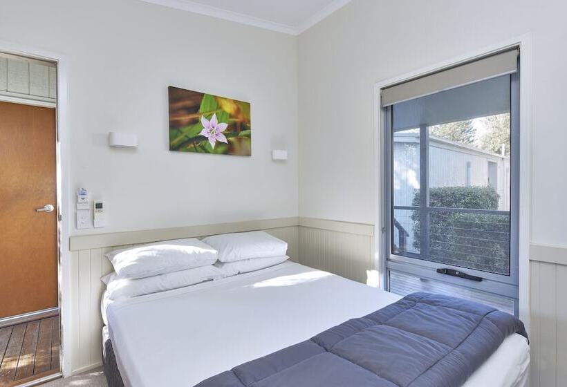 Отель Nrma Sydney Lakeside Holiday Park