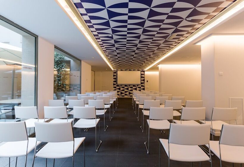 هتل Room Mate Carla