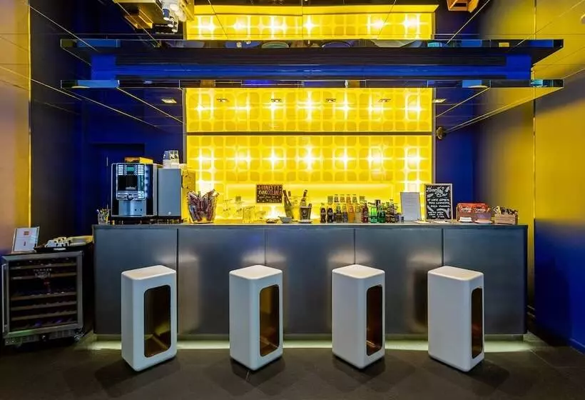 Отель Room Mate Carla