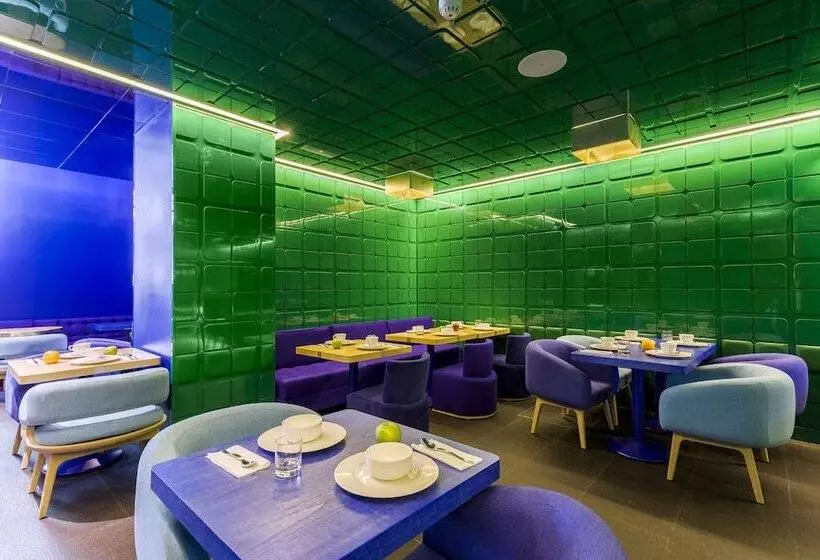 Отель Room Mate Carla