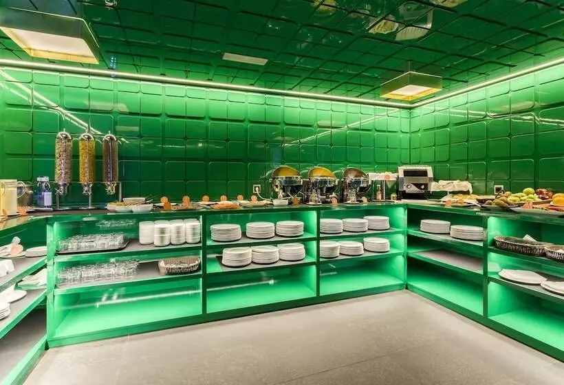 Отель Room Mate Carla