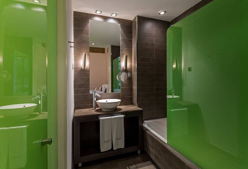 هتل Room Mate Carla