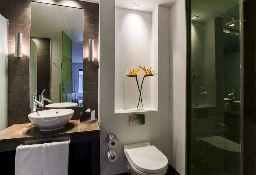 هتل Room Mate Carla