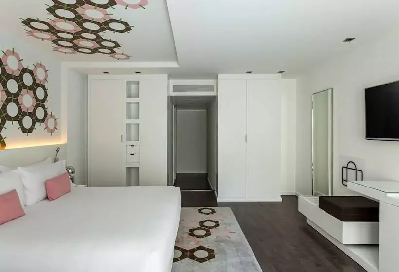 Отель Room Mate Carla