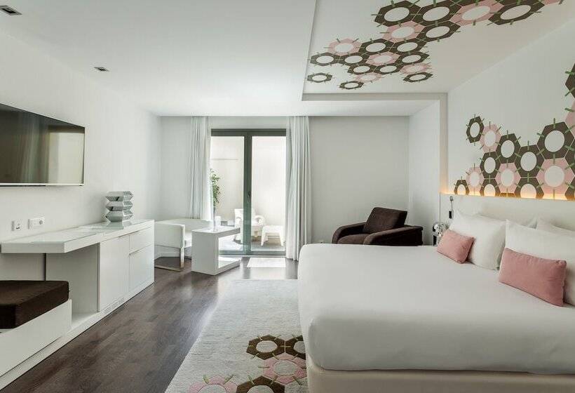 هتل Room Mate Carla