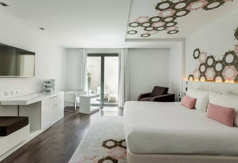 Отель Room Mate Carla