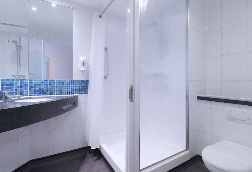 Отель Travelodge Liverpool John Lennon Airport