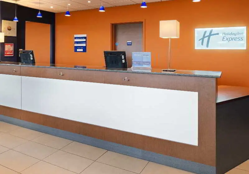 هتل Travelodge Liverpool John Lennon Airport