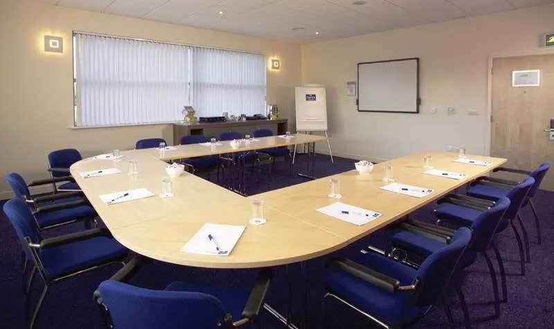 هتل Travelodge Liverpool John Lennon Airport