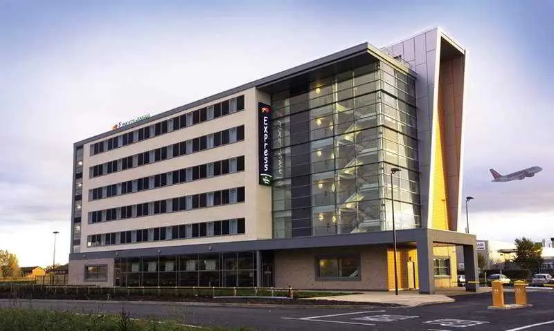 هتل Travelodge Liverpool John Lennon Airport