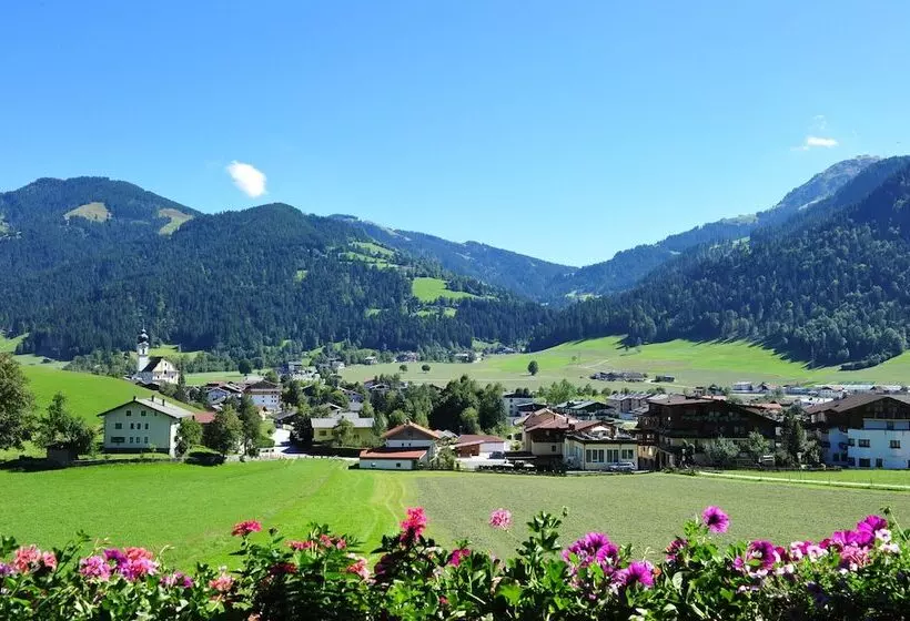 ホテル Bed & Breakfast Landhaus Strasser