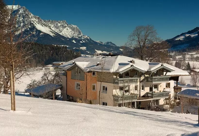 ホテル Bed & Breakfast Landhaus Strasser
