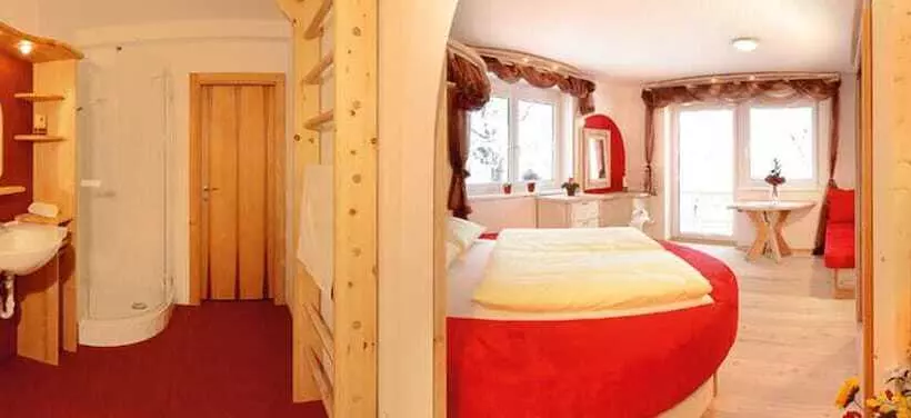 ホテル Bed & Breakfast Landhaus Strasser