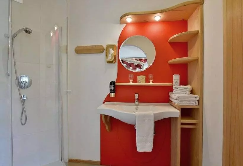 ホテル Bed & Breakfast Landhaus Strasser