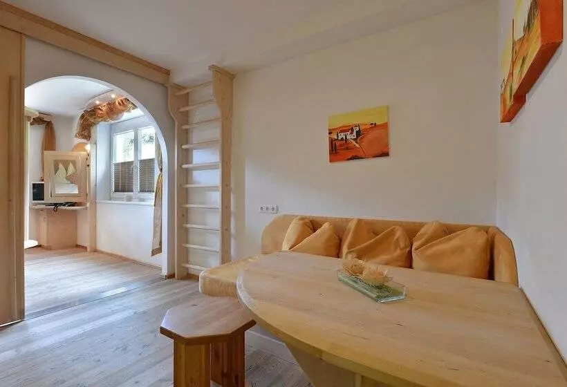 ホテル Bed & Breakfast Landhaus Strasser
