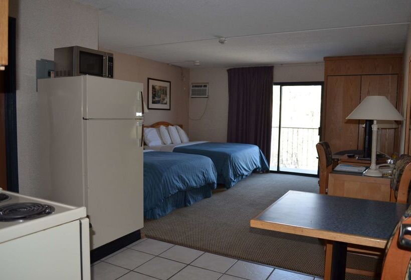 هتل Canadas Best Value Inn & Suites Castlegar