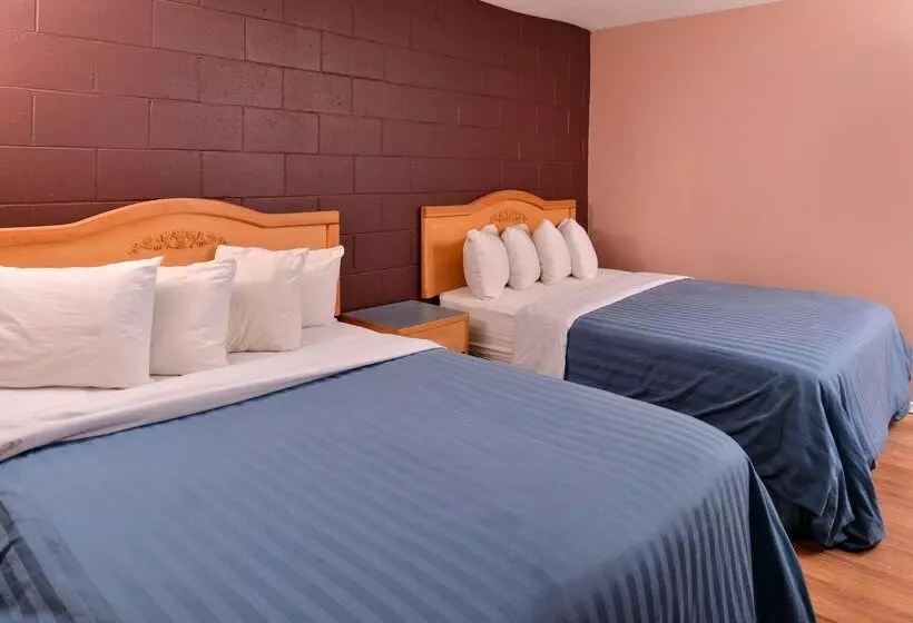 Отель Canadas Best Value Inn & Suites Castlegar