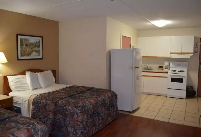 Отель Canadas Best Value Inn & Suites Castlegar