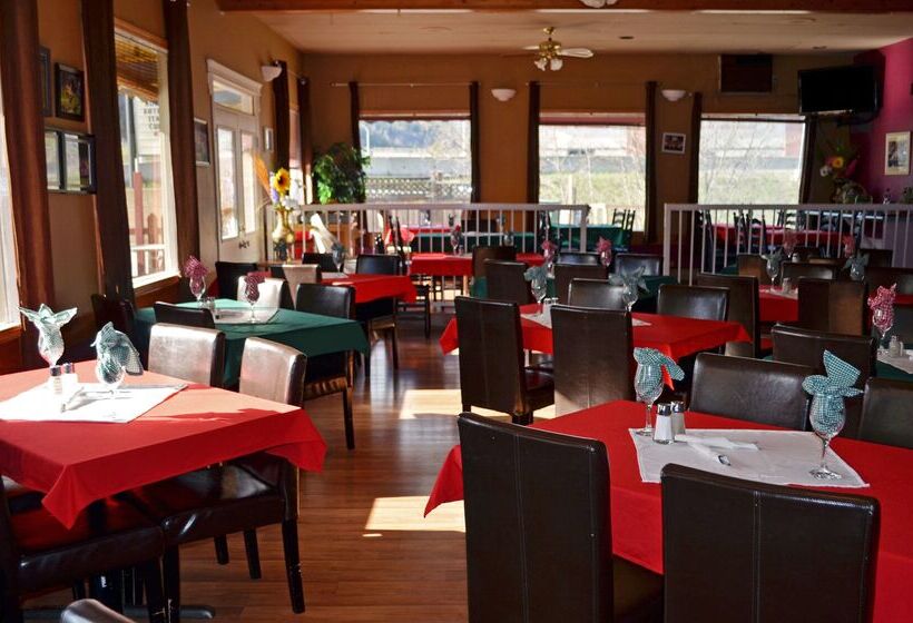 هتل Canadas Best Value Inn & Suites Castlegar