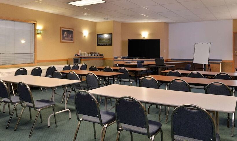 هتل Canadas Best Value Inn & Suites Castlegar