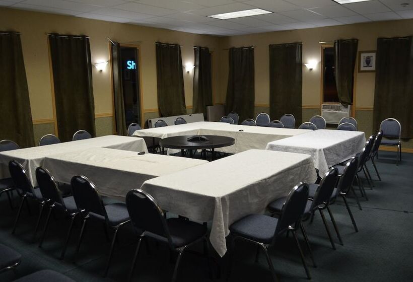 هتل Canadas Best Value Inn & Suites Castlegar