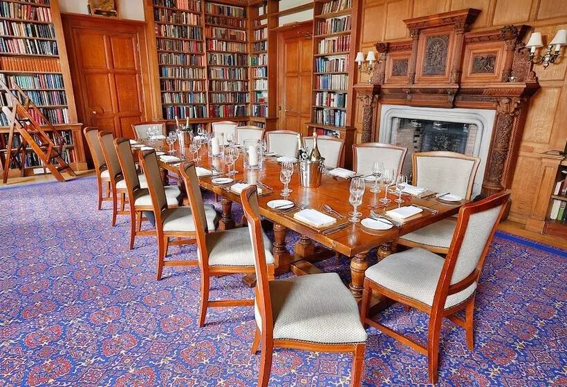 هتل Carberry Tower Mansion House And Estate