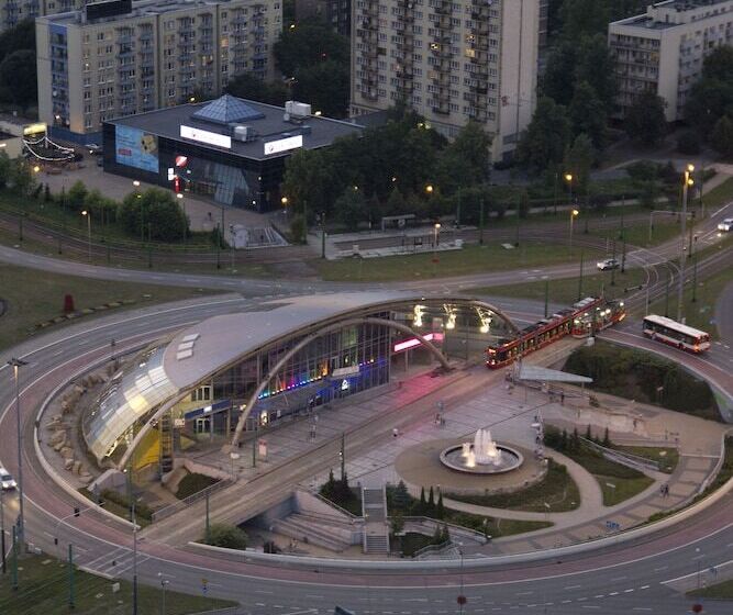 فندق Courtyard By Marriott Katowice City Center