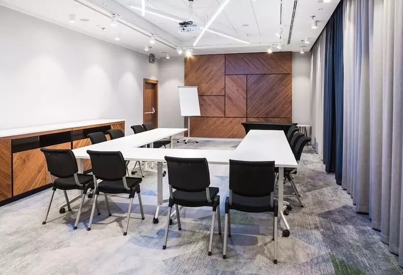 Отель Courtyard By Marriott Katowice City Center