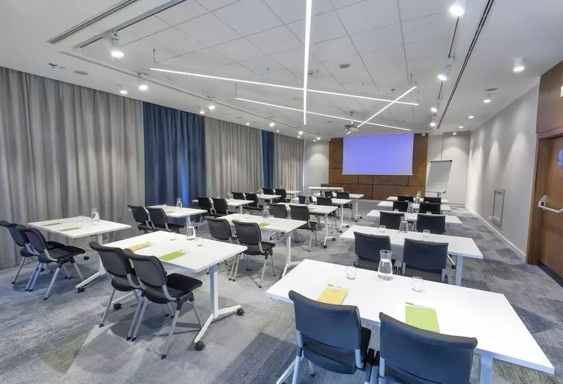 Отель Courtyard By Marriott Katowice City Center