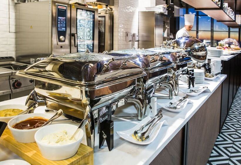 فندق Courtyard By Marriott Katowice City Center