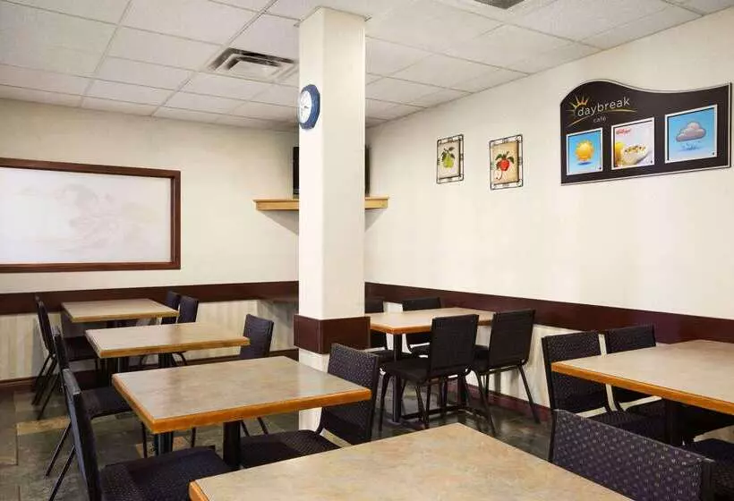 فندق Days Inn By Wyndham Hinton