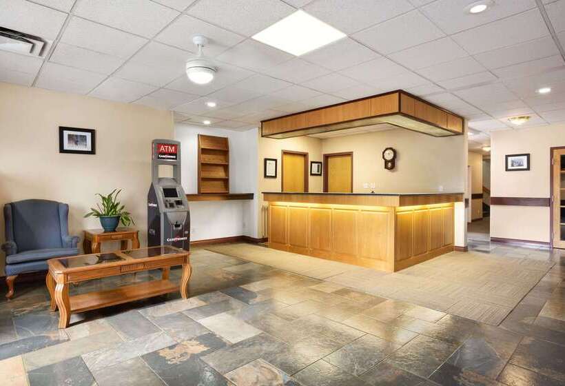 Hotel Days Inn By Wyndham Hinton