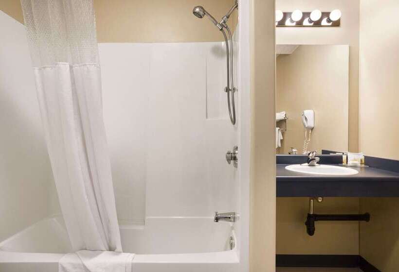 Hotel Days Inn By Wyndham Hinton