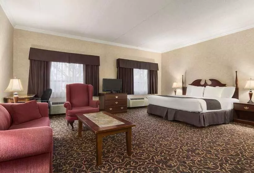 هتل Days Inn By Wyndham Toronto East Lakeview