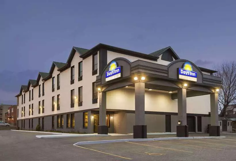 هتل Days Inn By Wyndham Toronto East Lakeview
