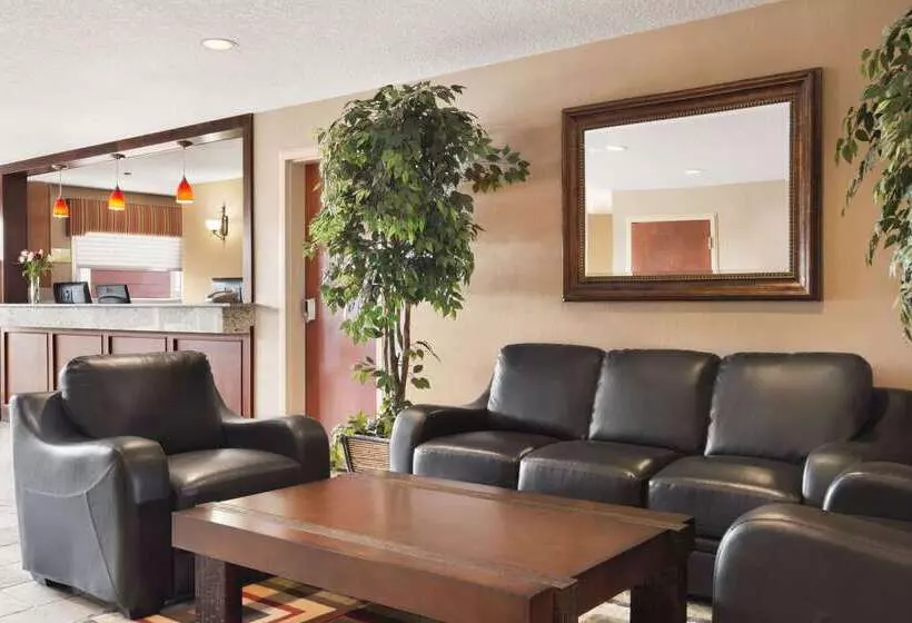 酒店 Days Inn & Suites By Wyndham Cochrane