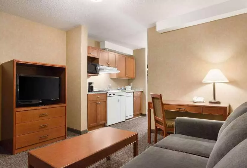 酒店 Days Inn & Suites By Wyndham Cochrane