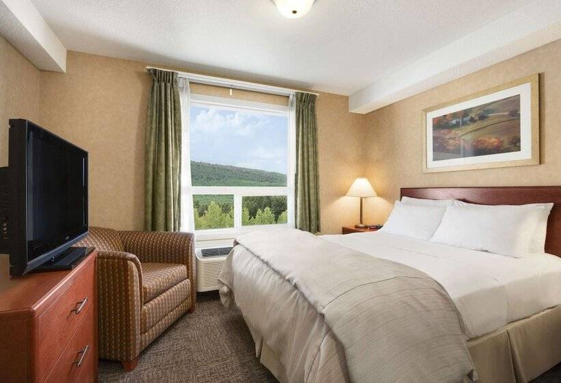فندق Days Inn & Suites By Wyndham Cochrane